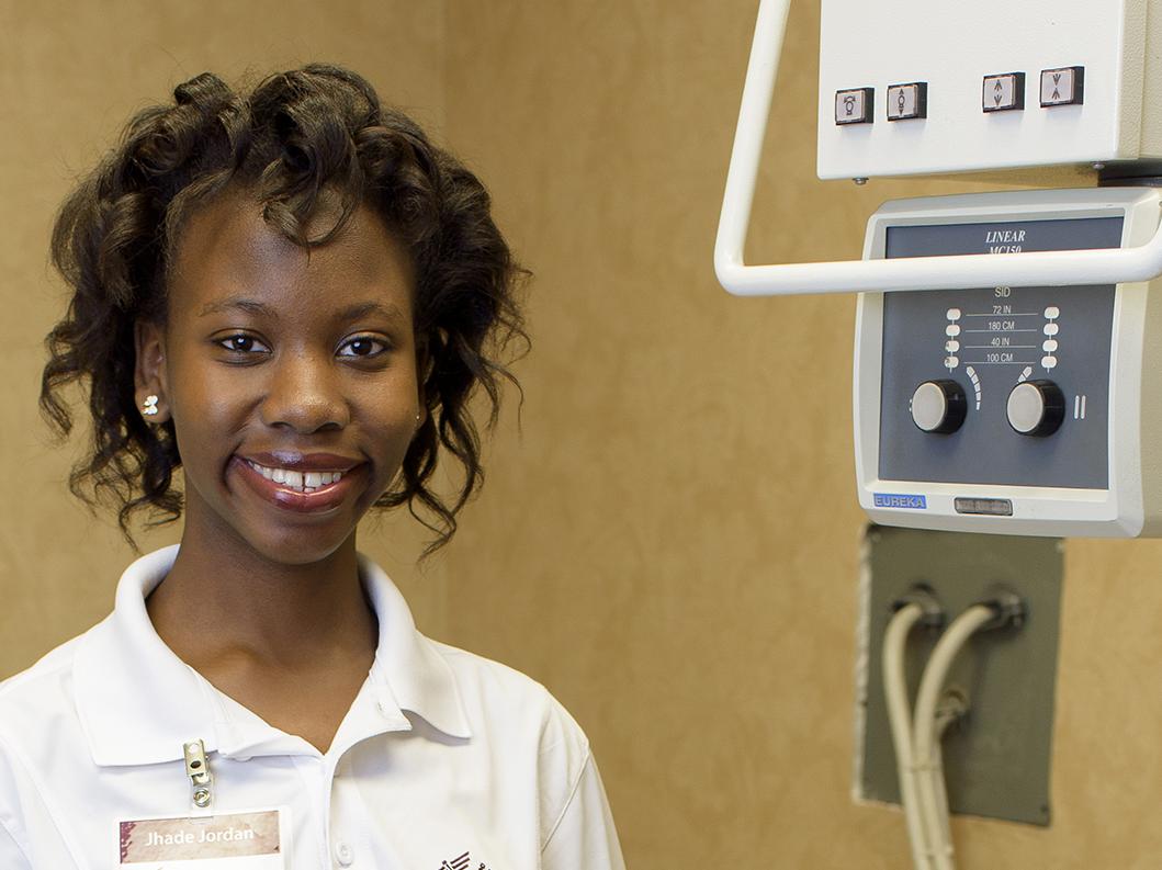 Jhade Jordan of Durant shadows a local doctor while enrolled in the 2016 Rural Medical Scholars program. This Mississippi State University Extension Service program is designed to address the state’s shortage of doctors in rural areas. (Photo by MSU Extension Service/Kevin Hudson) 